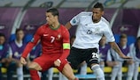 Cristiano Ronaldo es presionado por Jérôme Boateng