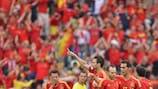 A Espanha festeja o empate de Cesc Fàbregas frente à Itália