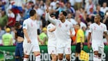 Los jugadores de Inglaterra celebran el gol de Lescott