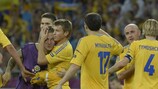 Сборная Украины отмечает победу над шведами