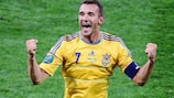 Andriy Shevchenko celebra su segundo gol ante Suecia