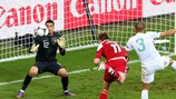 Nicklas Bendtner superó a Pepe en el segundo gol