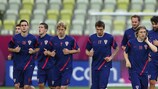 Slaven Bilić ist optimistisch, dass es Luka Modrić (Zweiter von rechts) und Co. mit Spanien aufnehmen können