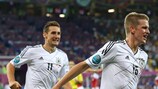 Lars Bender comemora o seu golo à Alemanha