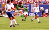 Ray Houghton erzielt hier den Siegtreffer gegen Italien bei der FIFA-Weltmeisterschaft 1994