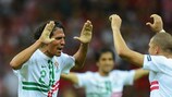 Bruno Alves y Pepe celebran la victoria de Portugal en Varsovia.