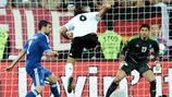 Sami Khedira markiert das zweite Tor Deutschlands gegen Griechenland per Volley