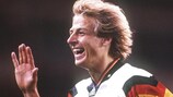 Jürgen Klinsmann festeja depois de marcar frente à Suécia, nas meias-finais do EURO '92
