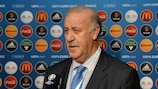 Spaniens Trainer Vincente del Bosque im Gespräch mit UEFA.com