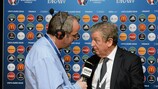 El seleccionador inglés Roy Hodgson analiza el sorteo