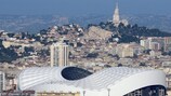 Das überholte Stade Vélodrome hat ein spektakuläres Dach erhalten