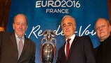 O presidente da UEFA EURO 2016 SAS, Jacques Lambert, Haig Asenbauer, da Hediard, e o "chef" Joël Rebuchon