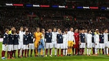 As equipas de Inglaterra e França perfiladas antes do início do jogo
