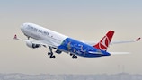 Turkish Airlines lance son avion aux couleurs de l'EURO vers Paris