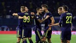 I giocatori della Dinamo Zagabria festeggiano: hanno ottenuto una netta vittoria contro l'Atalanta