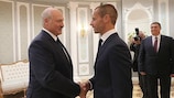 Aleksander Čeferin im Gespräch mit dem Präsidenten der Republik Belarus, Alexander Lukaschenko (Foto: president.gov.by).