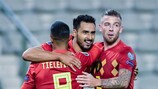 Youri Tielemans, Nacer Chadli e Toby Alderweireld festejam um golo da Bélgica frente a San Marino
