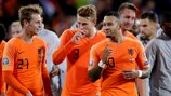 ROTTERDAM, NETHERLANDS - OCTOBER 10: Frenkie de Jong of Holland, Memphis Depay of Holland celebrates the victory during the EURO Qualifier match between Holland v Northern Ireland at the Feijenoord Stadium on October 10, 2019 in Rotterdam Netherlands (Photo by Erwin Spek/Soccrates/Getty Images)