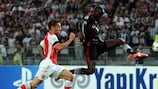 Beşiktaş striker Demba Ba looks to evade Arsenal defender Laurent Koscielny