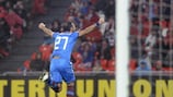 O avançado do Torino, Fabio Quagliarella, marca o primeiro golo ao Athletic no triunfo da equipa da Serie A em Espanha