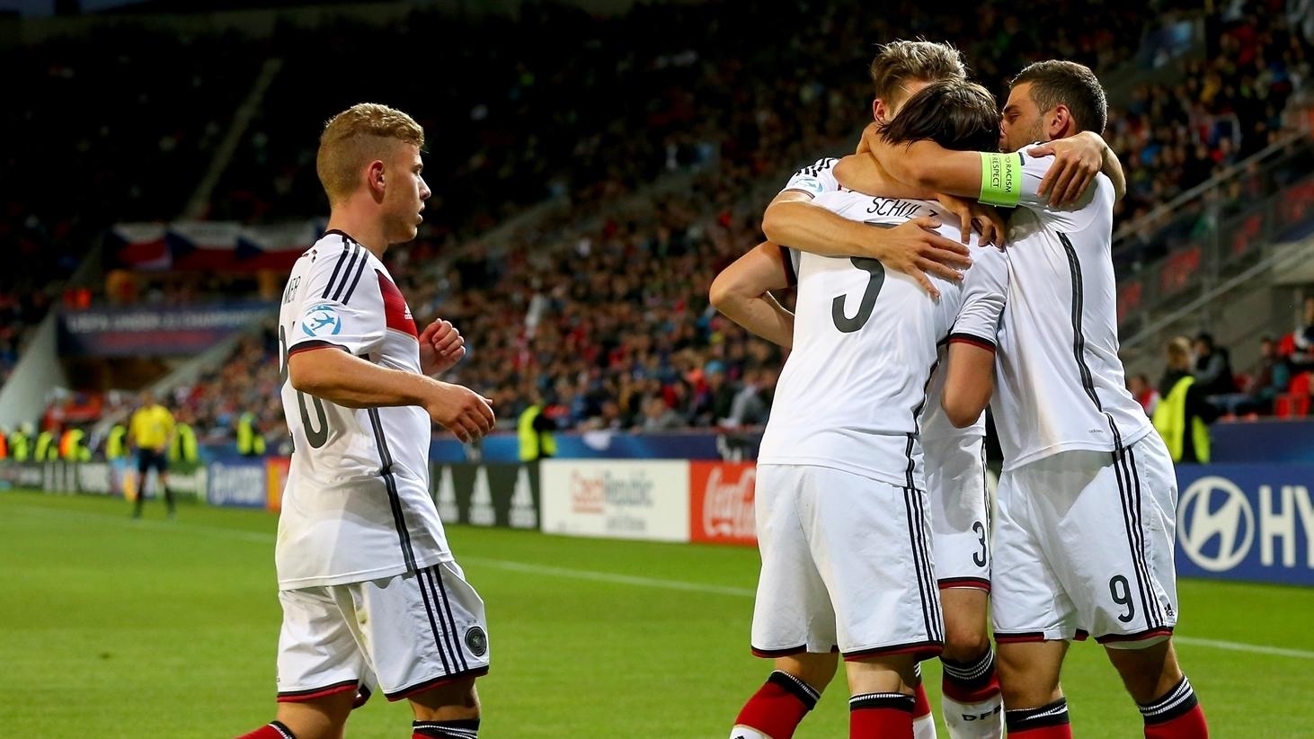 Германия первая игра. Чехия Германия футбол. Чехия и Германия. UEFA European under-21 Championship Czech Republic 2015.