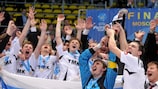 Die Spieler von MFK Viz-Sinara Ekaterinburg lassen ihrer Freude über den Titelgewinn im UEFA Futsal Cup freien Lauf