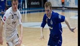 Alexey Mokhov (MFK Viz-Sinara Ekaterinburg) tente de passer Aleksandr Fukin (MFK Dinamo Moskva)