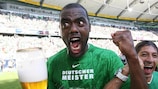 Grafite celebrates winning the German title with Wolfsburg