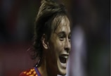 Sergio Canales celebra un gol de España