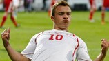 Xherdan Shaqiri festeja o golo que marcou pela Suíça frente à Dinamarca