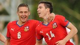 Tomáš Přikryl (derecha) celebra con Pavel Kadeřábek el primer gol checo