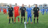 Капитаны команд перед матчем: Сергей Политевич (слева) и Яннис Скондрас