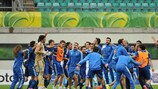 Os jogadores da Grécia festejam após o apuramento para a final do Europeu de Sub-19