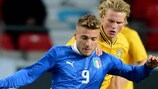 Italy's Ciro Immobile (L) and Sweden's Oscar Hiljemark fight for the ball