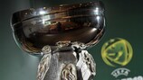 Der Pokal der UEFA-U19-Europameisterschaft