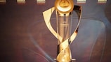 O troféu do Campeonato da Europa de Sub-21 da UEFA será conquistado no dia 30 de Junho, em Praga