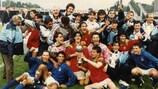 A equipa italiana vitoriosa festeja com o troféu em 1994