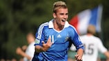 Антуан Гризманн празднует гол на ЧЕ-2010 среди игроков до 19 лет