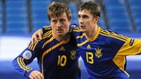 Valeriy Legchanov (links) feiert mit Dmytro Silchenko das 3:1 der Ukraine