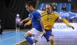 В матче против Италии капитану сборной Украины Валерию Замятину (справа) отличиться не удалось