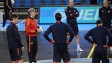José Venancio López, treinador da Espanha, orienta o treino deste sábado
