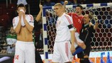 Игроки сборной Венгрии Золтан Дрот и Янош Модорас после окончания матча с Чехией