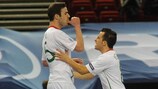 Joel Queirós e Israel festejam um dos golos de Portugal ante a Sérvia