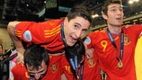Jordi Torras, Ortiz, Borja e Juanra, jogadores do Interviú, festejam a conquista do título europeu pela Espanha, na Hungria