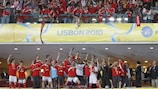 O Benfica festeja a conquista do troféu