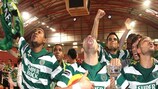 Os jogadores do Sporting festejam a conquista do título de 2009/10 frente ao Benfica