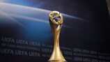 Die Trophäe des UEFA-Futsal-Pokals