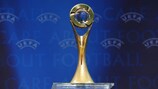 Le trophée de la Coupe de futsal de l'UEFA