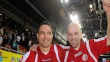Anderson (à direita) e Giva festejam o triunfo do Kairat sobre o Benfica, nos penalties