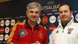 O treinador da Espanha, José Venancio López (à esquerda), e o seu homólogo da Rússia, Sergei Skorovich